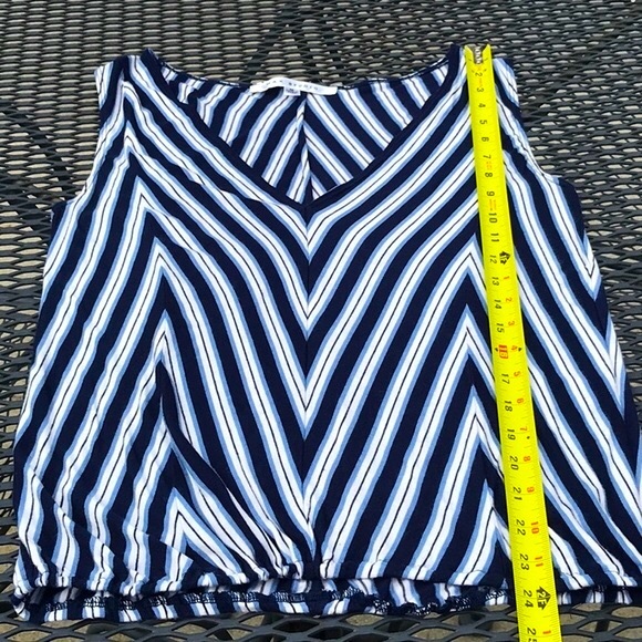 Max Studio Sleeveless Blue and White Striped V-neck Tank Top Size Medium - Picture 12 of 12